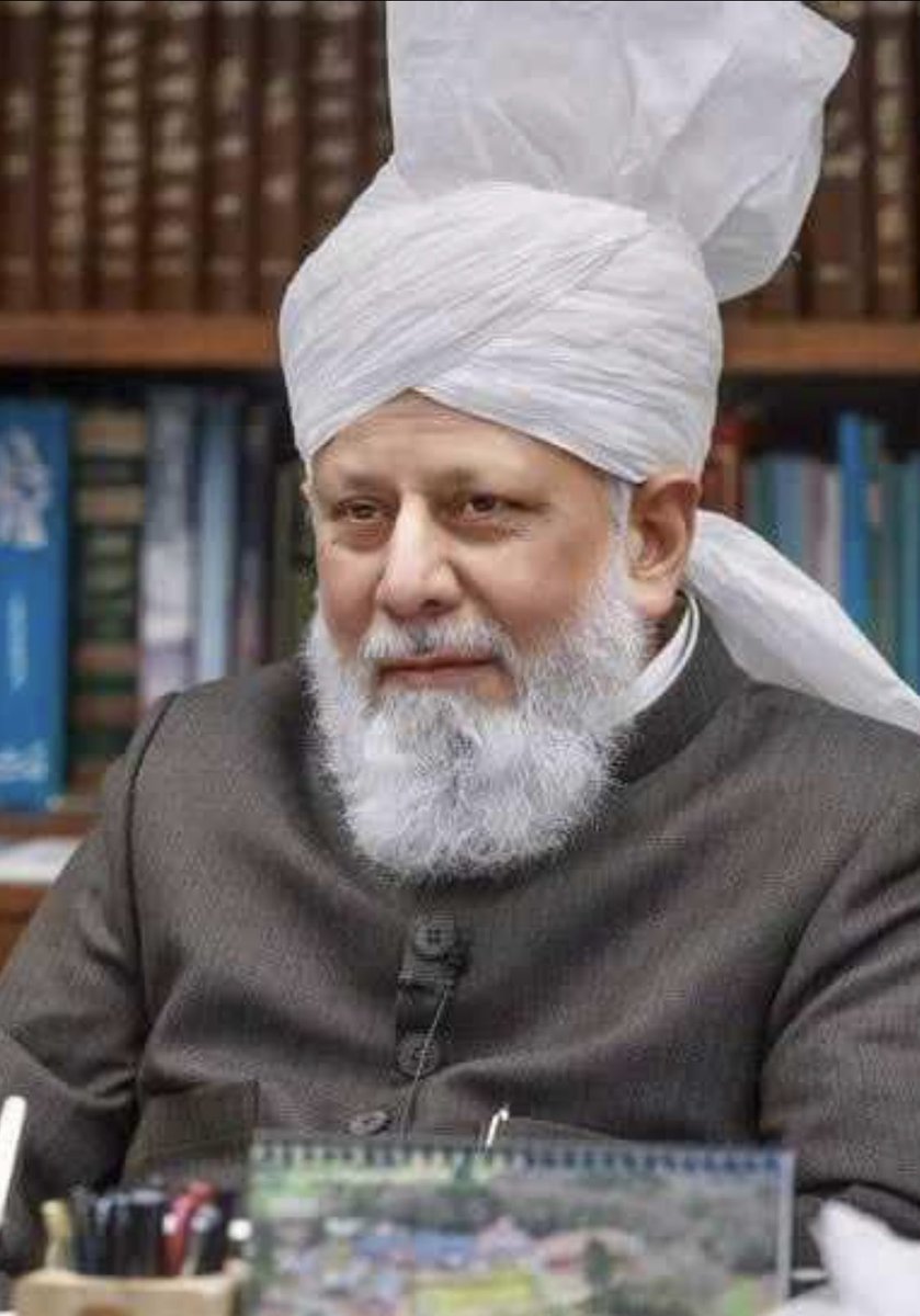 moongirl345's tweet image. What a profoundly heart touching Friday sermon by beloved Huzur.There is no one as merciful and magnificent in his forgiveness as our beloved Holy Prophet Muhammad pbuh. How blessed we are to be his true followers ❤️🙏🏻