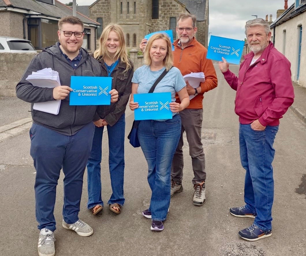 Good to be in Hopeman today  helping MSP Tim Eagle’s campaign for 2026. Happy faces out and about as summer approaches 😎🏃‍♀️🗳️