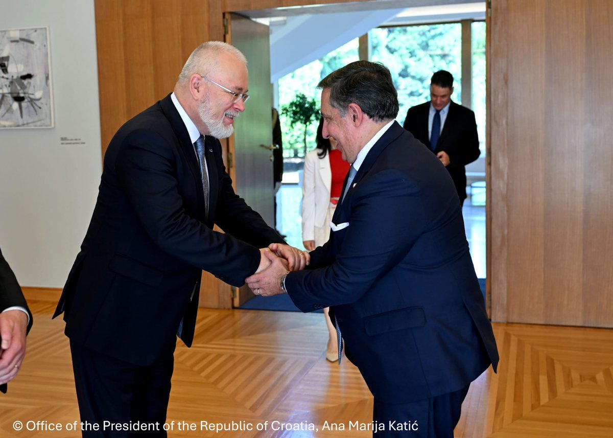 Día de ayer D. José Ramón García-Hernández presentó cartas credenciales ante el Presidente de la Republica Zoran Milanovic como Embajador del Reino de España ante Croacia.  <a href="/Ured_PRH/">Ured predsjednika RH</a>