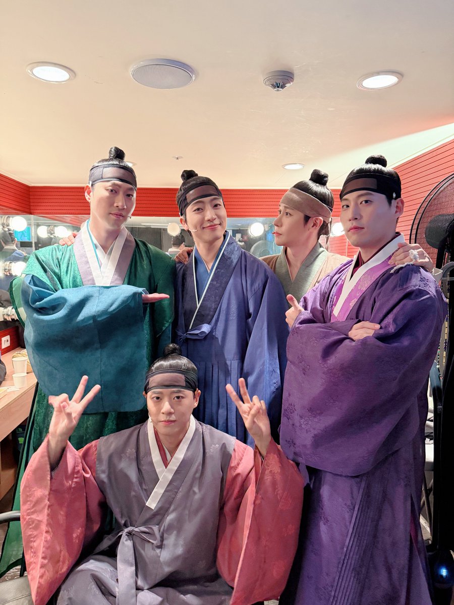 🎭뮤지컬 #등등곡 

"오늘도 선비인 척하느라 
 고생 많으셨습니다"

  𝟔月 𝟐𝟕日 𝟐𝟎時
🪭오늘의 등등회 참석자

김영운 #안재영
최윤 #안지환
초 #강찬
정진명 #박선영
이경신 #황두현

⎝㋡⎠⎝㋡⎠⎝㋡⎠⎝㋡⎠⎝㋡⎠
𝘔𝘜𝘚𝘐𝘊𝘈𝘓 등등곡
𝟤𝟢𝟤𝟧.𝟨.𝟤𝟦-𝟫.𝟣𝟦 @ʏᴇꜱ𝟤𝟦ꜱᴛᴀɢᴇ𝟣