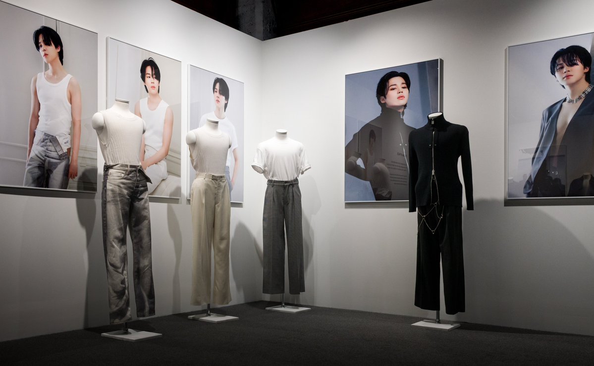 HYBEINSIGHTtwt's tweet photo. [HYBE INSIGHT] Jimin Exhibition ‘The Truth Untold : 전하지 못한 진심’ in NYC

Jimin Exhibition ‘The Truth Untold : 전하지 못한 진심’ has come to a close today.
We hope his sincerity reached your heart.
Thank you sincerely to all the fans who visited his exhibition in New York.

#지민 #Jimin #Jimin_MUSE #Jimin_FACE #TheTruthUntold #전하지못한진심 #HYBEINSIGHT #NYC #Newyorkcity