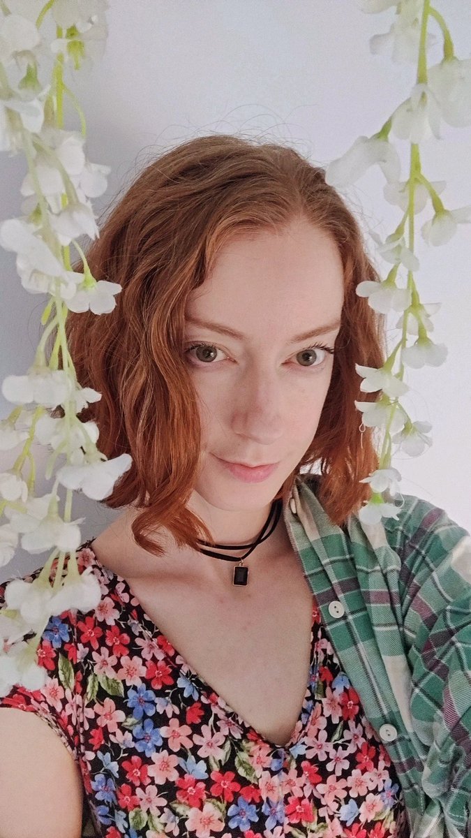 Live chats now 🍓🪻💙 twitch.tv/misschloeasmr