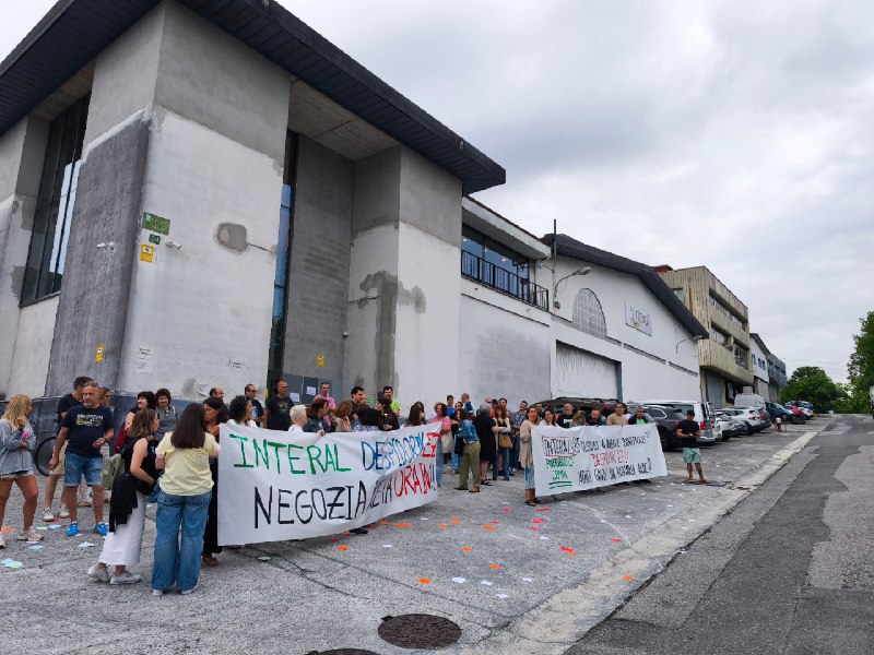 💪 La planta de Interal de Lezo ha permanecido cerrada y la producción parada a causa del paro convocado que la plantilla ha secundado casi en su totalidad.

✖️ Tras la segunda reunión de negociación del ERE la empresa no ha hecho ningún planteamiento.

🔗 labur.eus/etn702c9