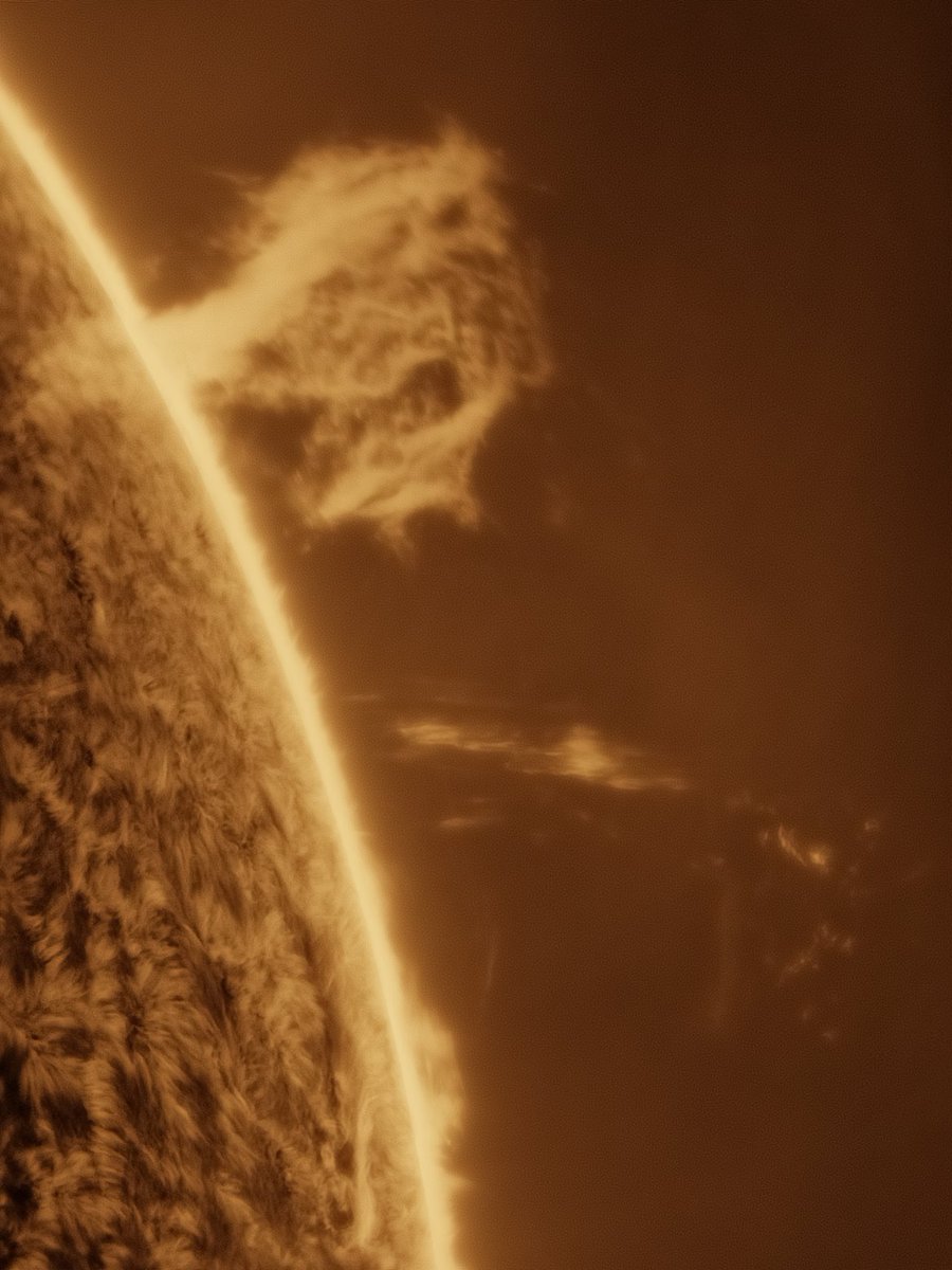 MBerto7's tweet image. Erupción en el limbo oeste del Sol!!
11:53 y 11:58UT

Explore Scientific 127mm f7.5 carbon
Daystar Quark chromosphere 
Player One Apollo-M Mini
Player One ERF S-Series
Svbony UV IR cut