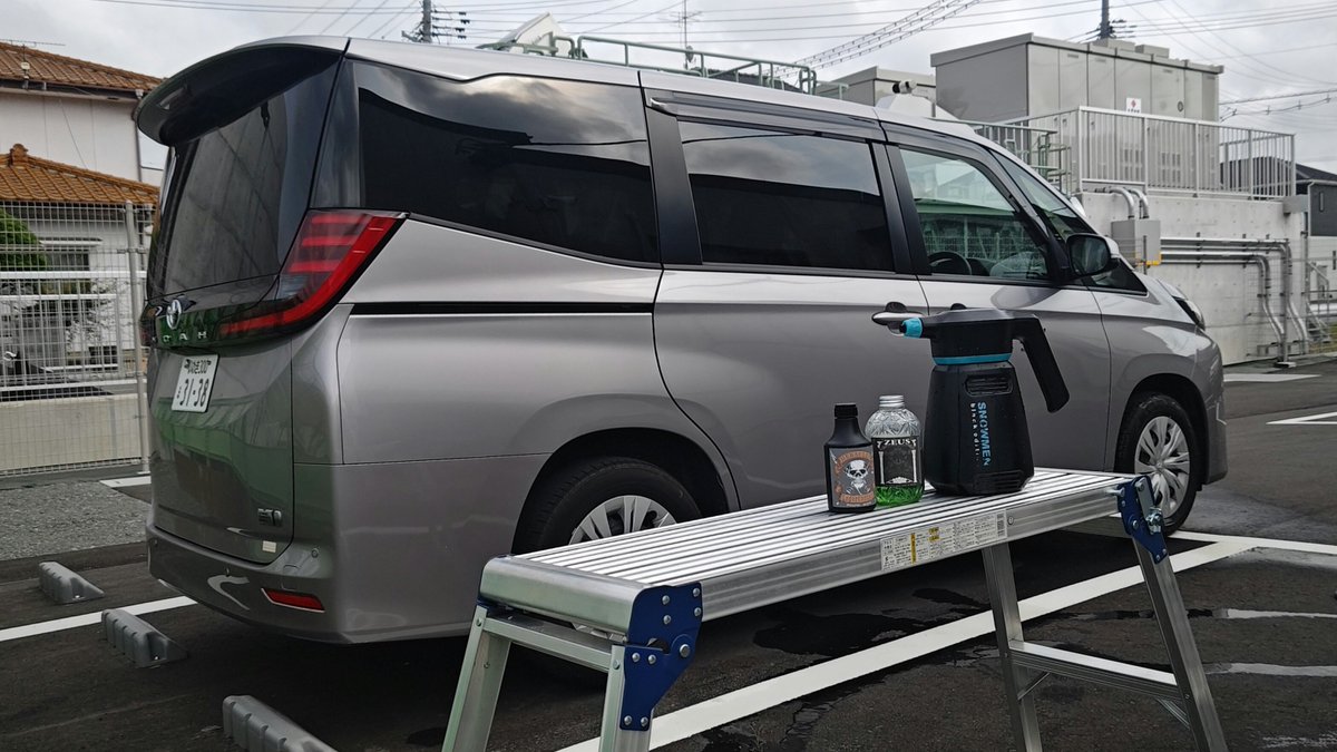 MAKI_SAZANAMI's tweet photo. 忙しくてupしてなかったので、先週の洗車を今になって🆙😅

upledercontact
ZEUS✖️HERACLESでぶっかけ

#ledercontact 
#レダーコンタクト 
#ゼウス
#HERACLES

#ぶっかけ隊　
#ぶっかけ神
#AllJapanBKClub https://t.co/oAdQkWo94d