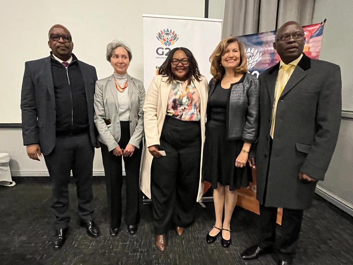 EmbaMexSud's tweet photo. The Ambassador of 🇲🇽 to 🇿🇦 and @Gabramosp, Mexico’s candidate to @UNESCO Director General, met with the Honourable Ms Siviwe Gwarube, Minister of Basic Education, and Mr Matome Chiloane, MEC Gauteng Department of Education and Sports, Arts, Culture and Recreation. https://t.co/7BdONCf5yf