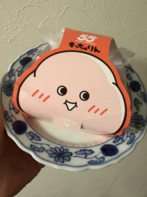もっちゅりんのみたらし、たまたま昨日の夕方買えたのですが、もっちもちで美味しかったな …… (*'ч`*)反芻中 生ドーナツともちょっと違う感じ 別の味も見つけたいな～