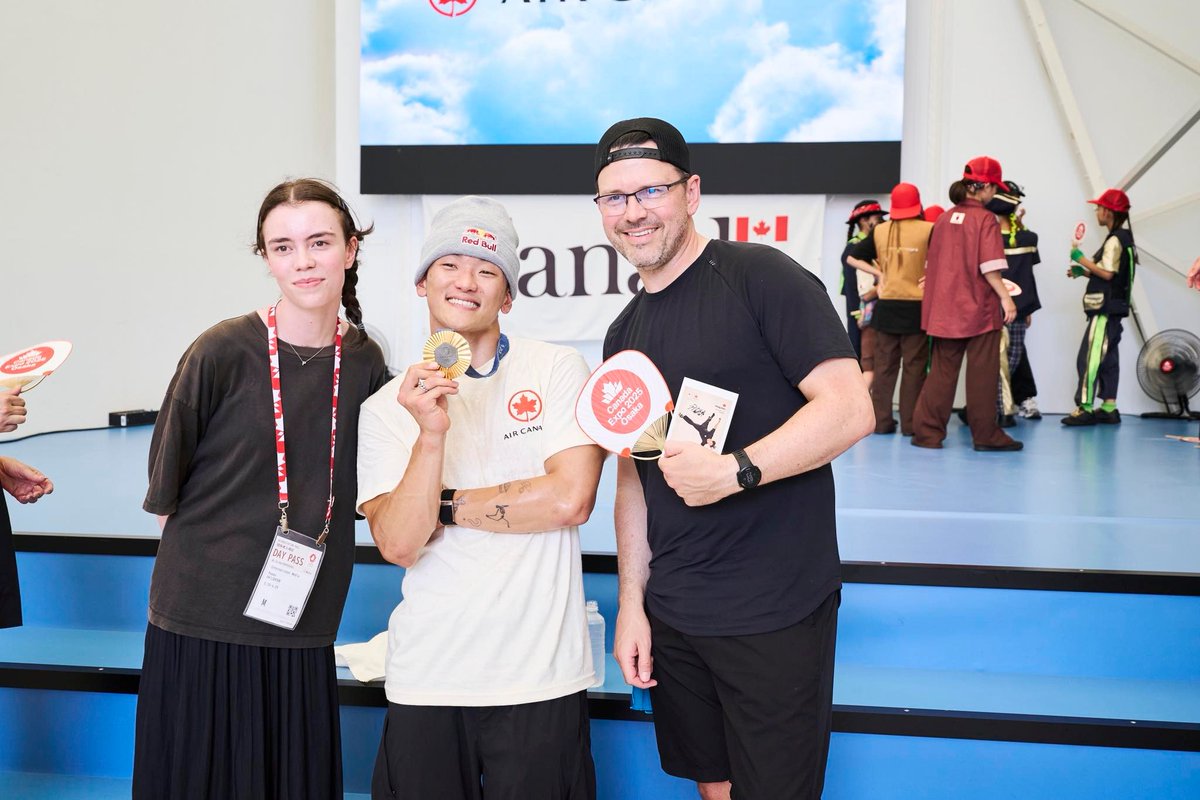 ProfAllan's tweet image. Carleton University Expo reporter Poppy Philbrook in action in Osaka, Japan, interviewing Canadian gold medal winner Phil Wizard. Poppy is one of three @JSchool_CU students to take up reporting internships at Expo 2025 this summer. Poppy&apos;s Dad Joe was also in country for a visit.
