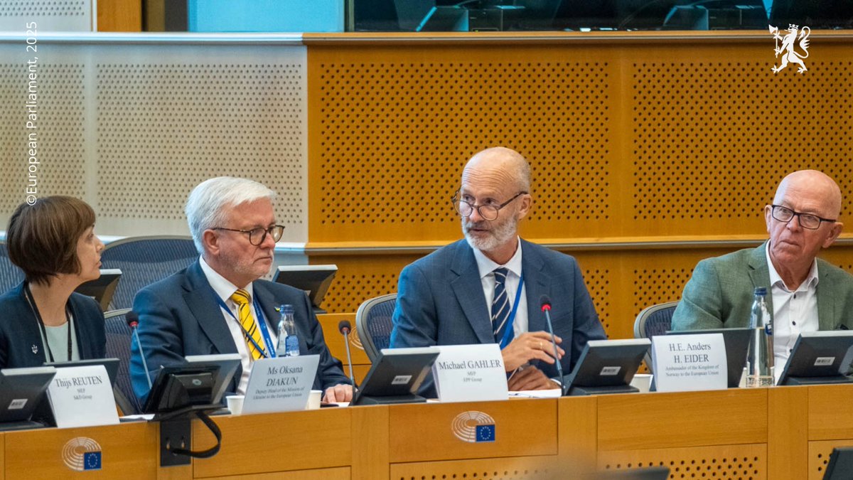 The Norwegian &amp; Ukrainian Missions to the EU co-hosted an event in the European Parliament yesterday, with <a href="/RazomWeStand/">RazomWeStand 🇺🇦</a>, Corisk &amp; <a href="/nhc_no/">Norwegian Helsinki Committee</a> - on EU energy independence and how sanctions weaken Russia’s war machine #StandWithUkraine 🇺🇦🇳🇴🇪🇺
