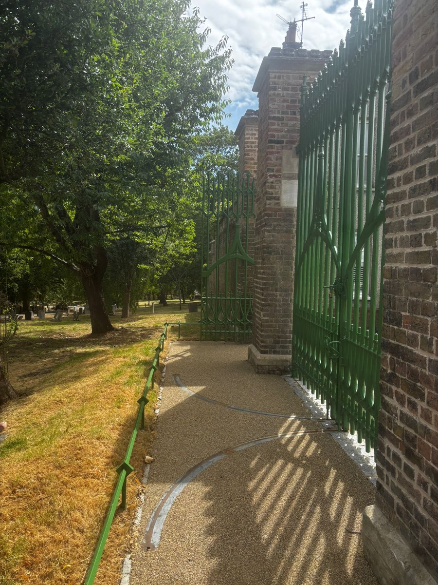 GipsyHillLab's tweet image. It’s open! The Hubbard Road entrance to West Norwood Cemetery.
Making the cemetery more accessible to the community, and creating a lovely new walking route for #GipsyHill residents to discover this local gem 🌳
Very proud! ❤️
@WNCemetery @LambethLabour @lambeth_council