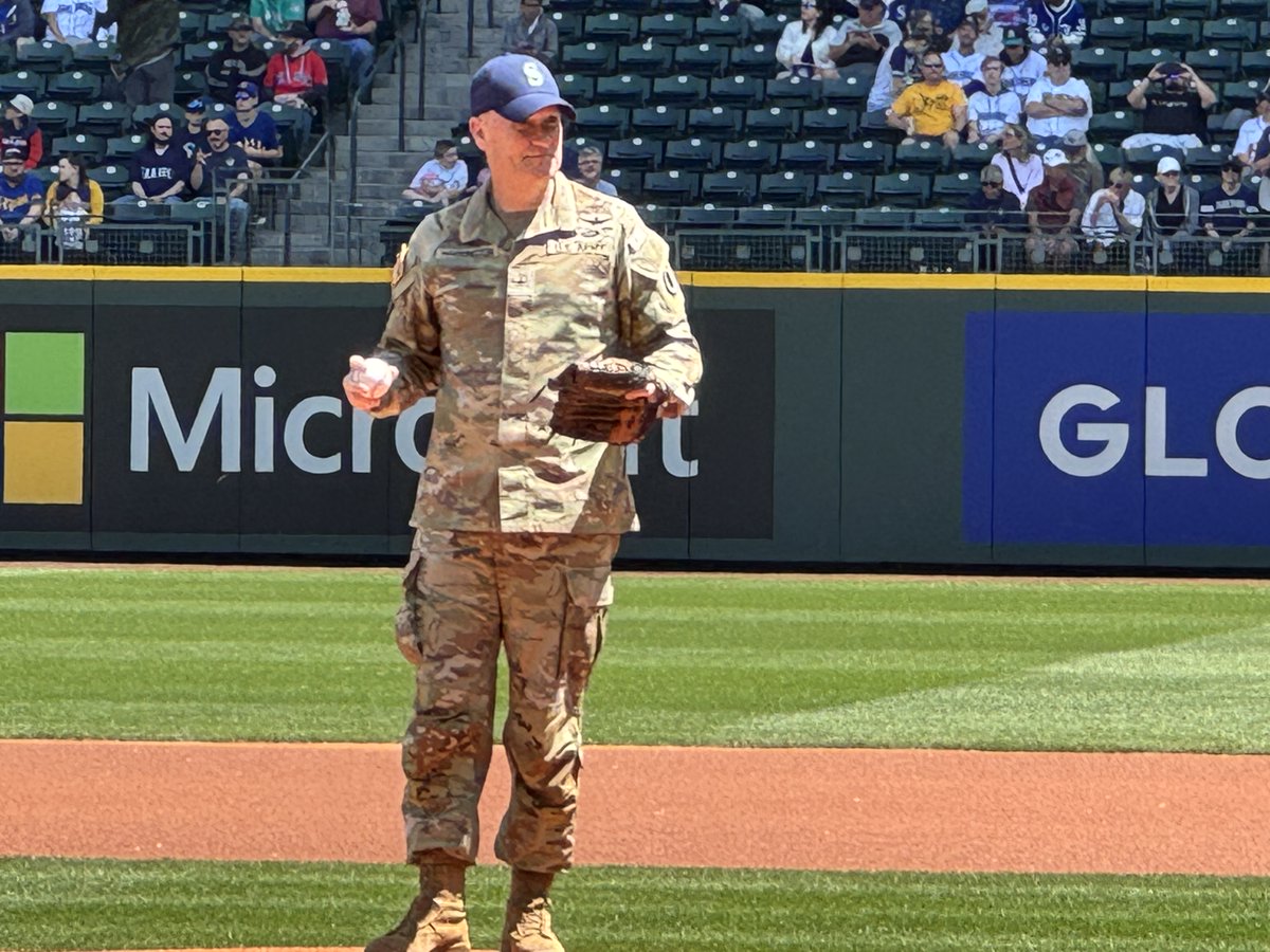 Celebrating legacy 🎂 🇺🇸

I Corps took the field during the <a href="/Mariners/">Seattle Mariners</a> game to mark the <a href="/USArmy/">U.S. Army</a>’s 250th Birthday. Our DCG, BG Bernard Harrington threw the ceremonial first pitch, while the I Corps Color Guard and band delivered a powerful tribute during the national anthem.