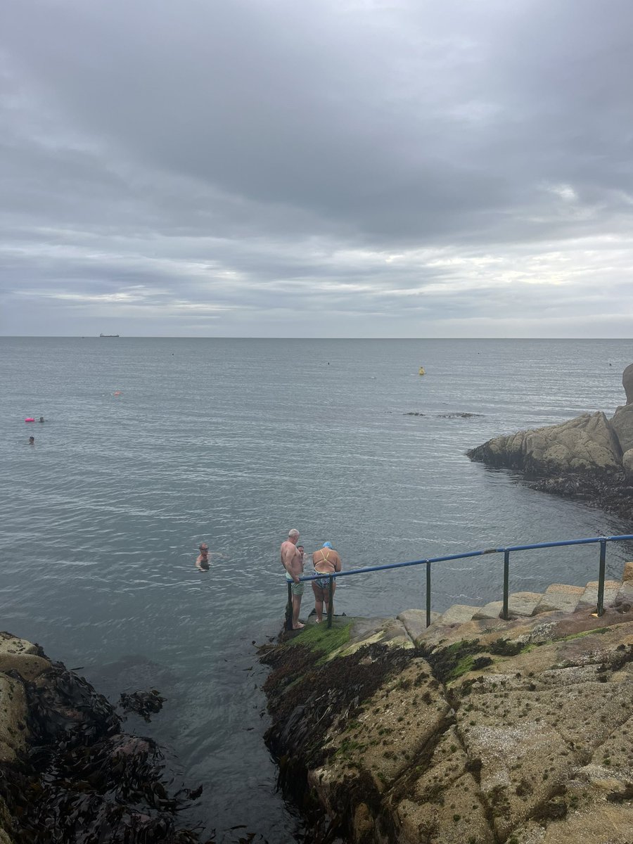 DunleavyBernard's tweet image. Swim 327/365…getting the weekend started early! #365Swims #AYearInTheDrink #27thJune #FortyFoot #Sandycove #15MinuteSwim #82500mIn327Swims @DLRTourism @outdoorswimming