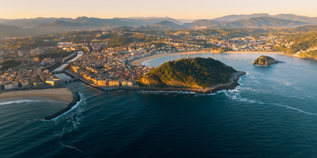 Donostiako Udala (@donostiakoudala) on Twitter photo 🤝Udalak eta Gipuzkoako Foru Aldundiak turismo arduratsuaren aldeko aliantza sendotu dute
👉Jardueren, identitatearen eta ingurunearen arteko errespetua eta bizikidetza bermatuko duen turismo-eredua
➦labur.eus/iuzumktr
#Donostia #SanSebastian #InfoDSS <a href="/DSSTourism/">Donostia / San Sebastián Turismoa</a> <a href="/Gipuzkoa/">Gipuzkoa</a> 🤝Udalak eta Gipuzkoako Foru Aldundiak turismo arduratsuaren aldeko aliantza sendotu dute
👉Jardueren, identitatearen eta ingurunearen arteko errespetua eta bizikidetza bermatuko duen turismo-eredua
➦labur.eus/iuzumktr
#Donostia #SanSebastian #InfoDSS <a href="/DSSTourism/">Donostia / San Sebastián Turismoa</a> <a href="/Gipuzkoa/">Gipuzkoa</a>