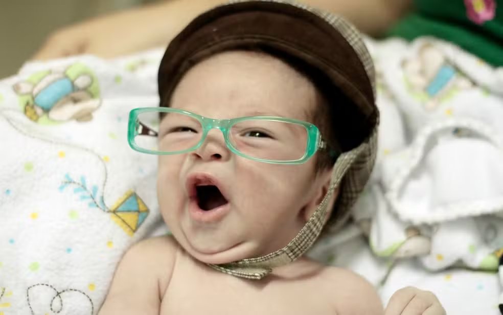 g1's tweet image. #Censo: Número de filhos por mulher no Brasil é o menor da história, diz IBGE  glo.bo/45KRiya #g1