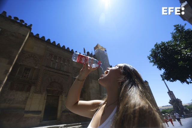 El último fin de semana de junio estará protagonizado por la primera ola de calor del verano, que a partir del sábado dejará temperaturas excepcionalmente altas tanto de día como de noche, con valores que podrían alcanzar los 43 grados en el valle del Guadalquivir.