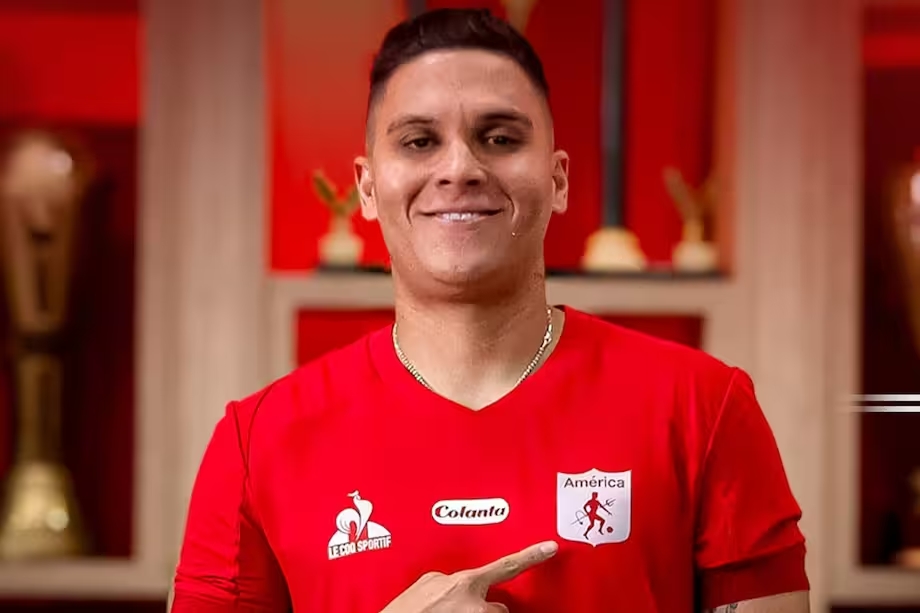Jay Moreno (@jaymorenodj) on Twitter photo Me resulta raro que la presidenta, Marcela Gómez, diga que tiene una reunión pendiente conmigo, cuando el club <a href="/AmericadeCali/">América de Cali</a> ya se comunicó conmigo para informarme que no pueden contar conmigo por la situación.
Juan Fernando Quintero en Palabras Mayores. <a href="/velezfutbol/">Carlos Antonio Velez</a> Me resulta raro que la presidenta, Marcela Gómez, diga que tiene una reunión pendiente conmigo, cuando el club <a href="/AmericadeCali/">América de Cali</a> ya se comunicó conmigo para informarme que no pueden contar conmigo por la situación.
Juan Fernando Quintero en Palabras Mayores. <a href="/velezfutbol/">Carlos Antonio Velez</a>