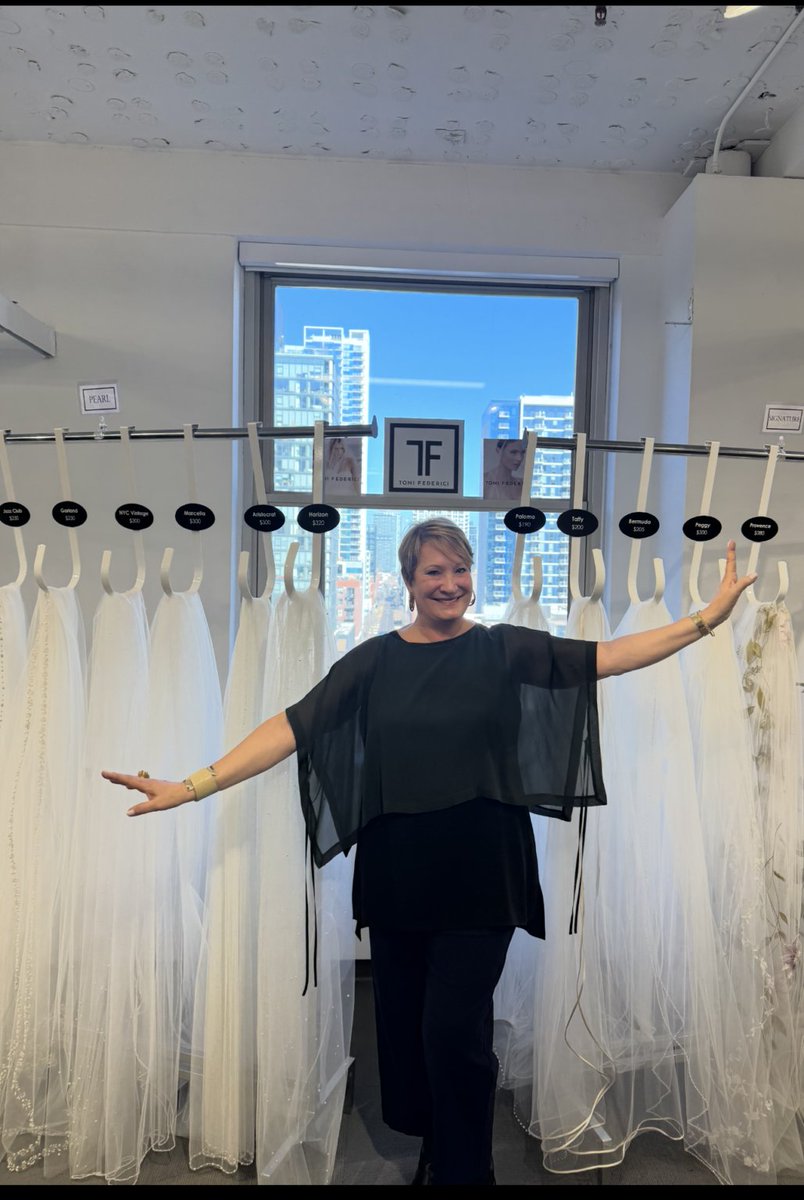 SouthernILNow's tweet image. Started in an apartment. Now she’s designing veils for Kleinfeld.
Mt. Vernon’s own Toni Federici turned vision into a national brand—one stitch at a time. ✨
#MakeItInIllinois #BridalFashion #SINow #ToniFederici