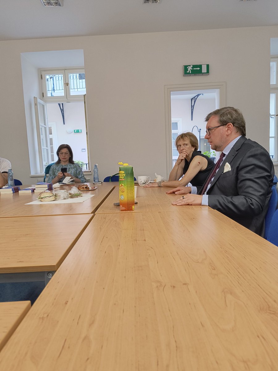 PCTR (@pctr_cevroinst) on Twitter photo Přímo ze summitu NATO v Haagu k nám na pracovní snídani dorazil Jan Jireš z <a href="/ObranaTweetuje/">Ministerstvo obrany</a>. Podělil se o klíčové dojmy a závěry ze setkání, které potvrdilo spojenecké závazky a vůli členských států posilovat vlastní obranné kapacity s ohledem na současnou geopolitickou realitu. Přímo ze summitu NATO v Haagu k nám na pracovní snídani dorazil Jan Jireš z <a href="/ObranaTweetuje/">Ministerstvo obrany</a>. Podělil se o klíčové dojmy a závěry ze setkání, které potvrdilo spojenecké závazky a vůli členských států posilovat vlastní obranné kapacity s ohledem na současnou geopolitickou realitu.