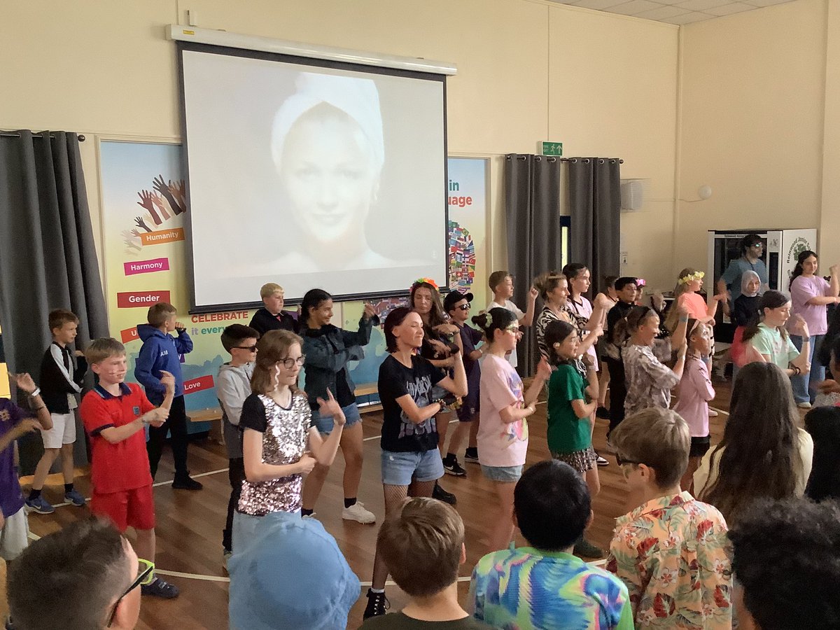 ReinwoodJuniors's tweet photo. Dance group - classic! 

#RJS6S #RJS6W #RJS6G #RJSMusic https://t.co/vQSQrrID4e