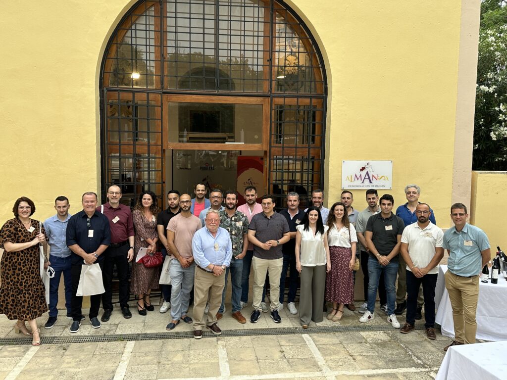 D.O. Almansa organiza una nueva "acción inversa" con importadores de México y Brasil.
🔗 goo.su/vLET4h 
#vino #vinoDO #DenominacióndeOrigen