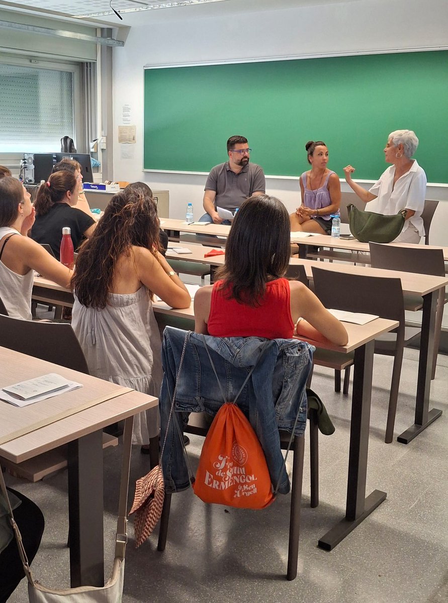 Aliances Magnet (@aliancesmagnet) on Twitter photo L'Ester Piñol de l'@escmadorell, el <a href="/quiquevergara/">Quique Vergara</a> i la Conxita Márquez reflexionen sobre com abordar la ciència a les aula i com treballar a partir de la indagació. L'Ester Piñol de l'@escmadorell, el <a href="/quiquevergara/">Quique Vergara</a> i la Conxita Márquez reflexionen sobre com abordar la ciència a les aula i com treballar a partir de la indagació.