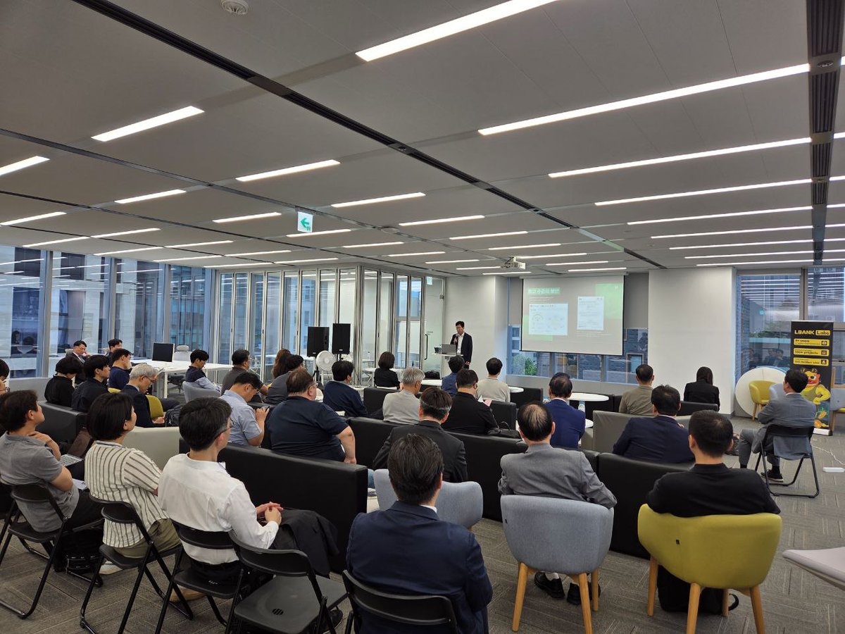 HanIdentity's tweet photo. 🚀 Web3 meets music — and we're leading the charge!

At yesterday’s 4th Web3.0 Leaders Forum, our Executive Director Gi-Chun Lee shared how Han Identity Korea is redefining the future of music through blockchain.

🎶 Under the theme “Tune To Earn – From Enjoyment to Asset”, he introduced MusiKhan — our fast-growing Telegram MiniApp that:
- Turns music streaming into staking
- Tackles outdated royalty systems
- Lets fans earn real rewards from real music rights

🧑‍💼 Co-hosted by @KBIPA_OFFICIAL & Blockchain Law Society

🔥Tune to earn with MusiKhan: https://t.co/MqCvwQVONs

The future of music is decentralized — and it's already playing.

#HanIdentity #HanChain #MusiKhan #TuneToEarn #Web3 #MusicIndustry #Blockchain #KBIPA #BlockchainLawSociety