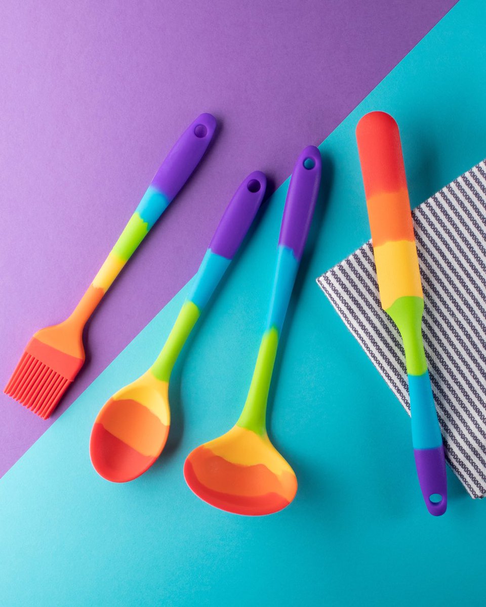 TaylorEyeW's tweet image. Celebrate National Cream Tea Day ☕🍓 Bake perfect scones &amp;amp; serve in style with our Rainbow Silicone Utensil Set! Heat-resistant &amp;amp; dishwasher-safe 🌈 Shop in bio!
#CreamTeaDay #BakingTools #KitchenGoals #FoodieLife #BritishBaking #TaylorsEyeWitness #KitchenStyle