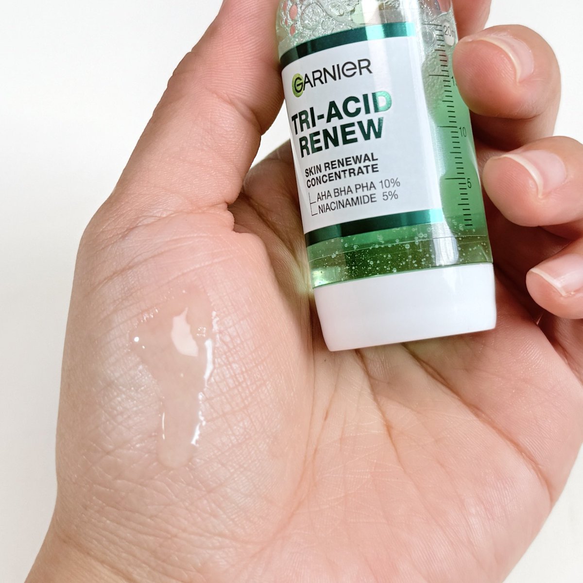 Phanbie's tweet image. 💚✨อยากผิวเนียนผ่อง สายประหยัด แนะนำตัวนี้ๆ เซรั่ม Garnier Tri - Acid Serum ตัวเนื้อบางเบา ซึมง่ายสบายผิว หลังใช้ทันทีผิวชุ่มชื้นมั่กๆ 💖✨ตัวนี้นางมี 10% PHA-AHA-BHA ค่อยๆผลัดเซลล์ผิวที่ตาย ใช้ต่อเนื่องเรื่อยๆรูขุมขนกระชับขึ้น ตรงหน้าแก้มนี่เห็นชัดเลย 💖✨ที่เริ่ดคือนางใส่ 5%…