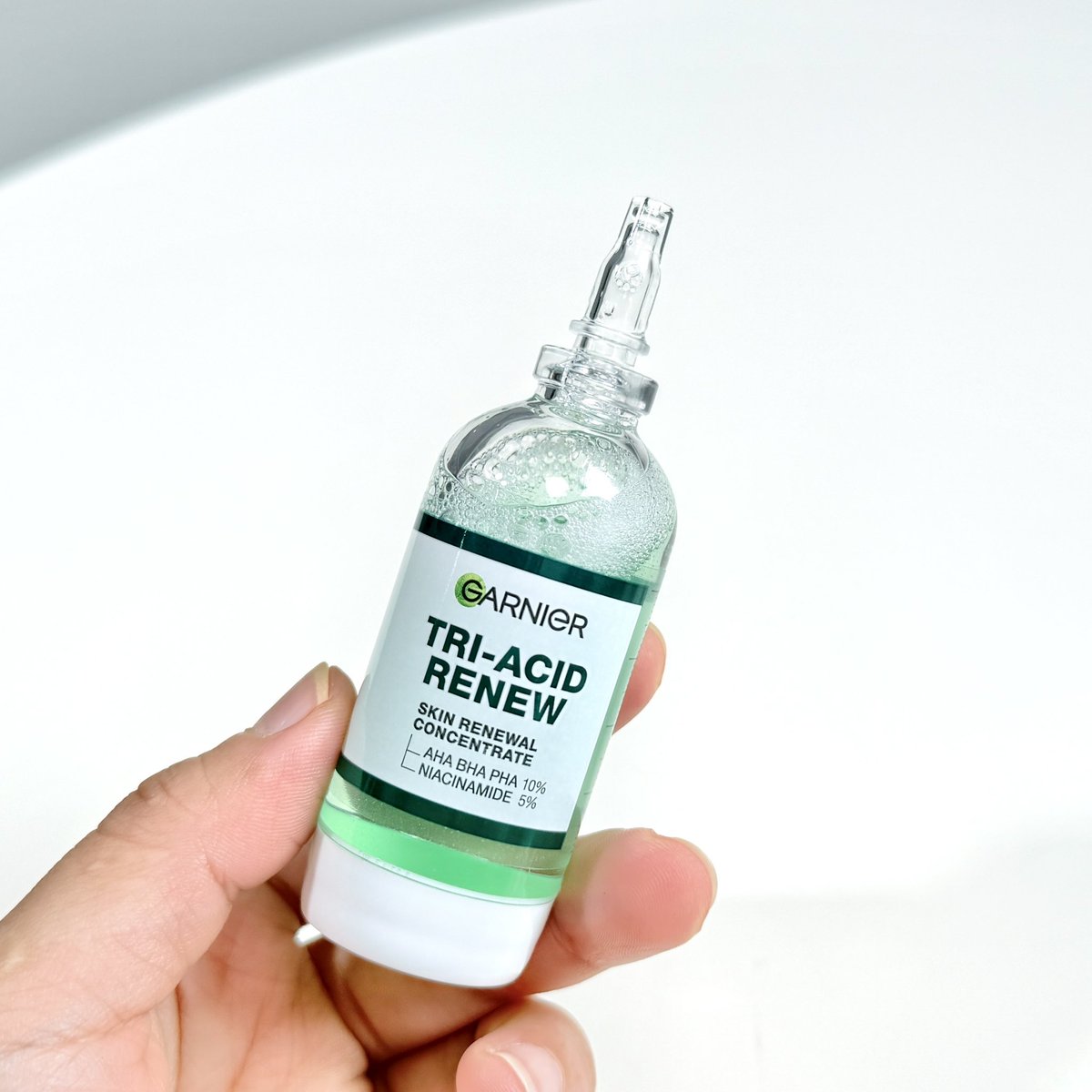 Phanbie's tweet image. 💚✨อยากผิวเนียนผ่อง สายประหยัด แนะนำตัวนี้ๆ เซรั่ม Garnier Tri - Acid Serum ตัวเนื้อบางเบา ซึมง่ายสบายผิว หลังใช้ทันทีผิวชุ่มชื้นมั่กๆ 💖✨ตัวนี้นางมี 10% PHA-AHA-BHA ค่อยๆผลัดเซลล์ผิวที่ตาย ใช้ต่อเนื่องเรื่อยๆรูขุมขนกระชับขึ้น ตรงหน้าแก้มนี่เห็นชัดเลย 💖✨ที่เริ่ดคือนางใส่ 5%…