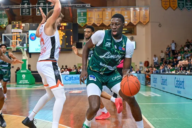 MatthieuMarot7's tweet image. 🏀✍️ Direction Cholet pour Mohamed Diarra, Vincent Amsellem reste au Limoges CSP.

Le club limougeaud va récupérer un buy-out intéressant mais aussi perdre un deuxième JFL d&apos;impact après Alexandre Chassang.

lepopulaire.fr/limoges-87000/…