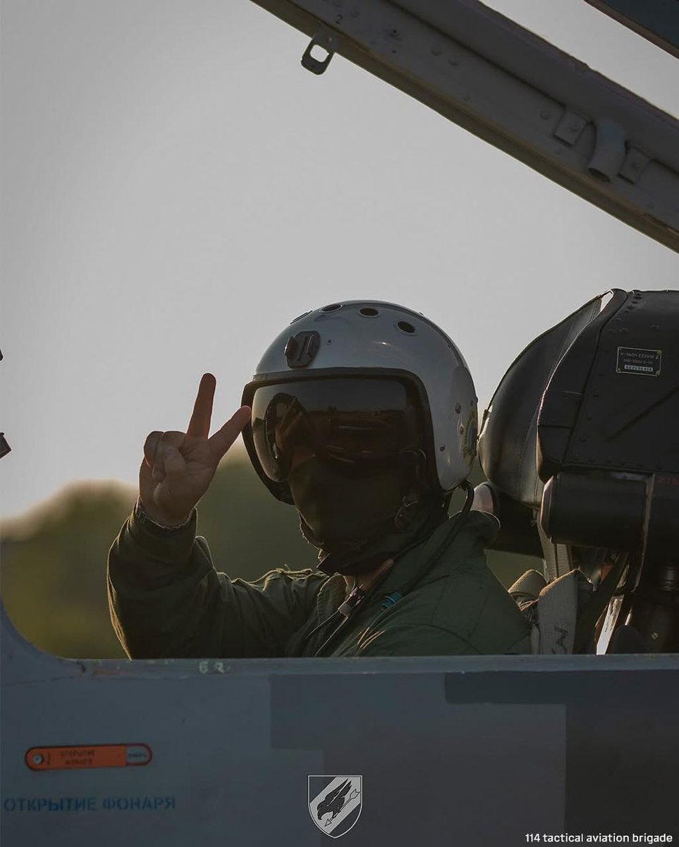 DefenceU's tweet image. Confidence &amp;amp; determination 🇺🇦✌️
#StandWithUkraine 

📷: 114th Tactical Aviation Brigade