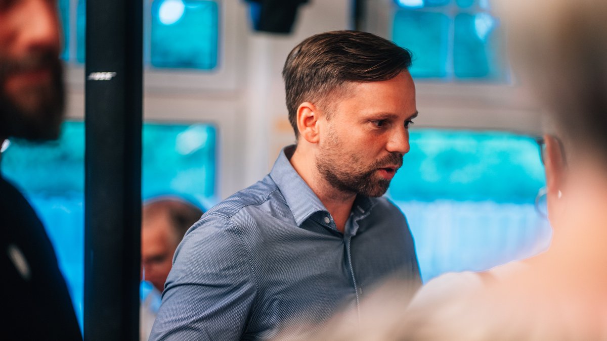 Gestern machte unsere #AfD-Fraktion mit ihrem #Bürgerdialog Station in Möser – und konnte sich über eine großartige Resonanz freuen: Rund 80 interessierte Gäste nutzten die Gelegenheit, mit unseren Landtagsabgeordneten Gordon #Köhler und Jan #Scharfenort ins Gespräch zu kommen.