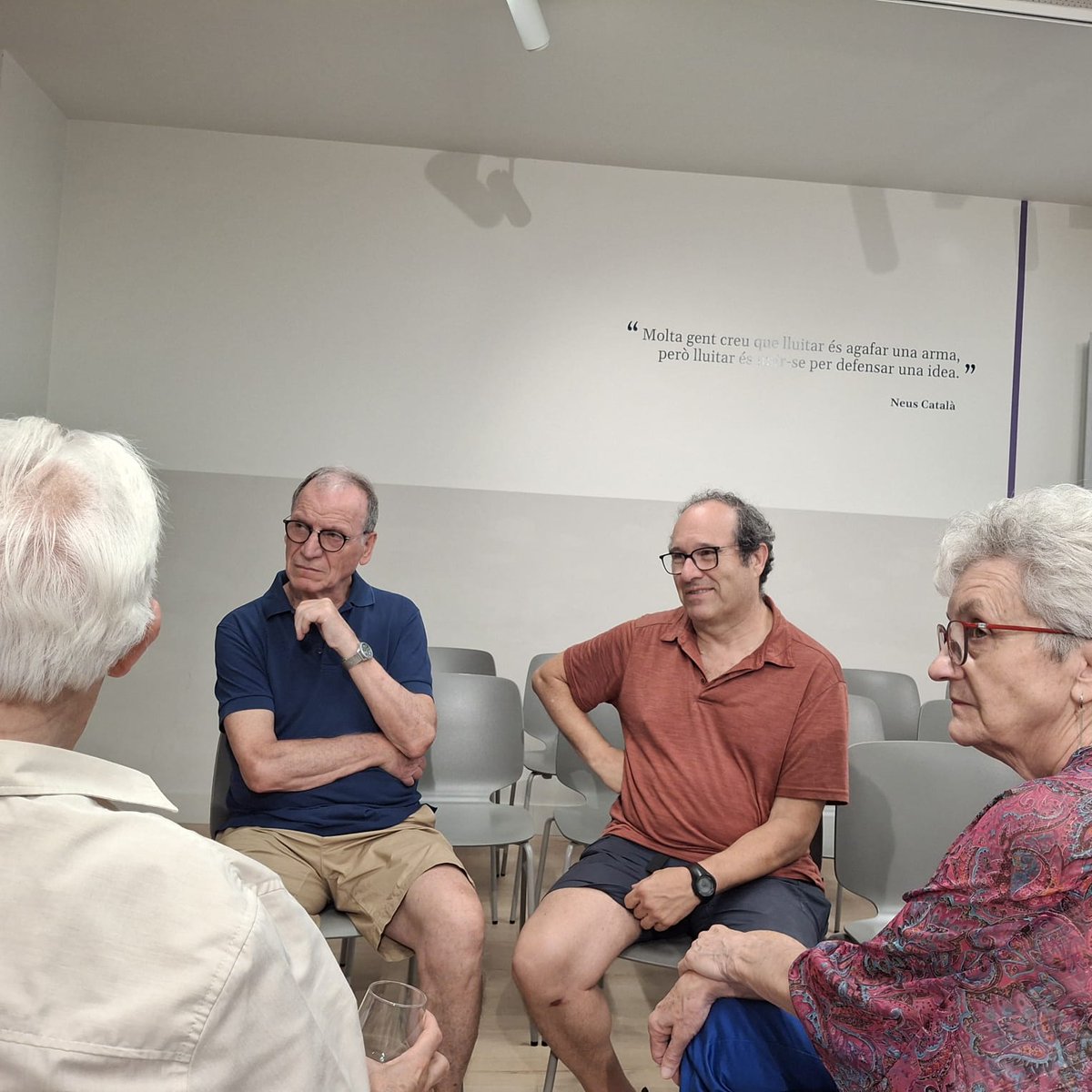 RadioArrels's tweet photo. Ahir ens vam reunir a @ElFoment_org amb entitats i institucions de les comarques gironines per explicar la nostra situació i trobar suports. Sem l'únic mitjà de comunicació 100% en català de #CatalunyaNord i tenim menester de la resta dels #PaïsosCatalans
https://t.co/KxLImxPBO7 https://t.co/DOa6JYOivN