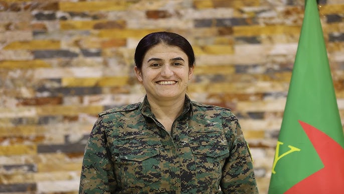 YPJ Komutanı Efrîn: Kadınların hakkını reddeden bir orduya hangi Suriyeli kadın katılabilir?

🔴''Yeni anayasa kadınları ve temel halkları dışlıyor, mevcut rejim El Kaide zihniyeti taşıyor'' diyen Efrîn, ''Halkımı ve toprağımı savunmak için yıllarca savaşmış bir kadın savaşçı