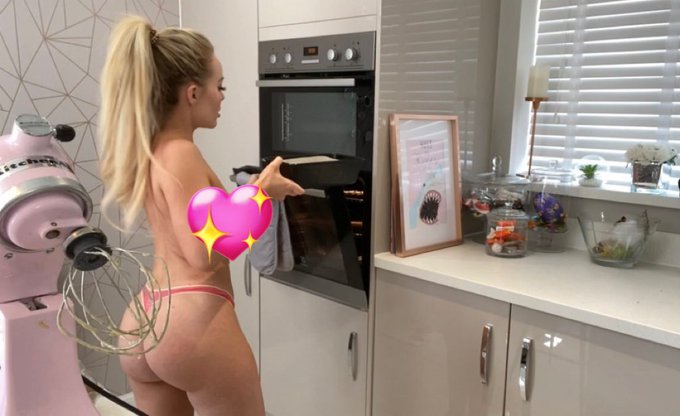 Watch HANNAH CLAYDON top 1% OF's leaked NSFW photo on TwXstars