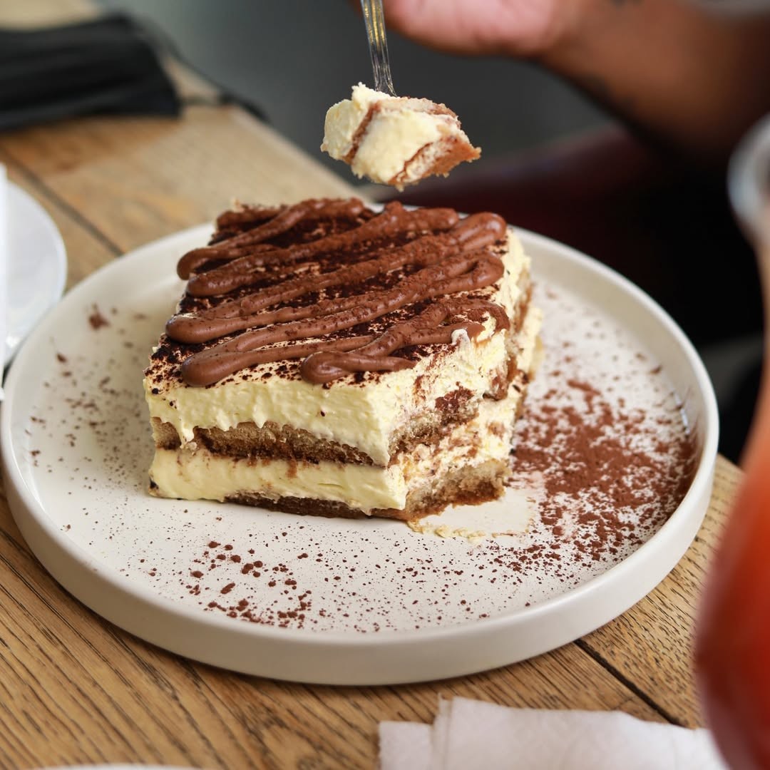Friday cravings officially activated. 🍕🍝🍰
Whether it’s pizza, pasta, or a slice of that dreamy tiramisu - Nonna’s is serving all the comfort you didn’t know you needed (but definitely do).
Classic Italian flavours, made with love and meant to be shared. 
See you at the table?