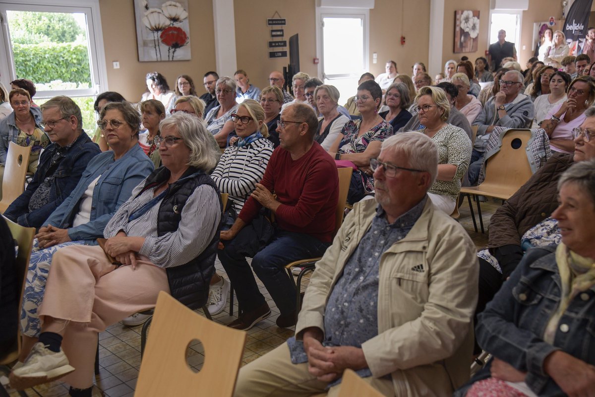 bellideeconseil's tweet photo. 📢 Ce Jeudi 26 juin, les adhérents, partenaires et salariés de l’association étaient réunis pour leur Assemblée Générale annuelle. 🙂

#bellidee #maisondequartierostrohove #maisondequartiermarlborough #maisondequartiercentre #assembleegenerale #saintmartinboulogne https://t.co/LqiomkkWP4