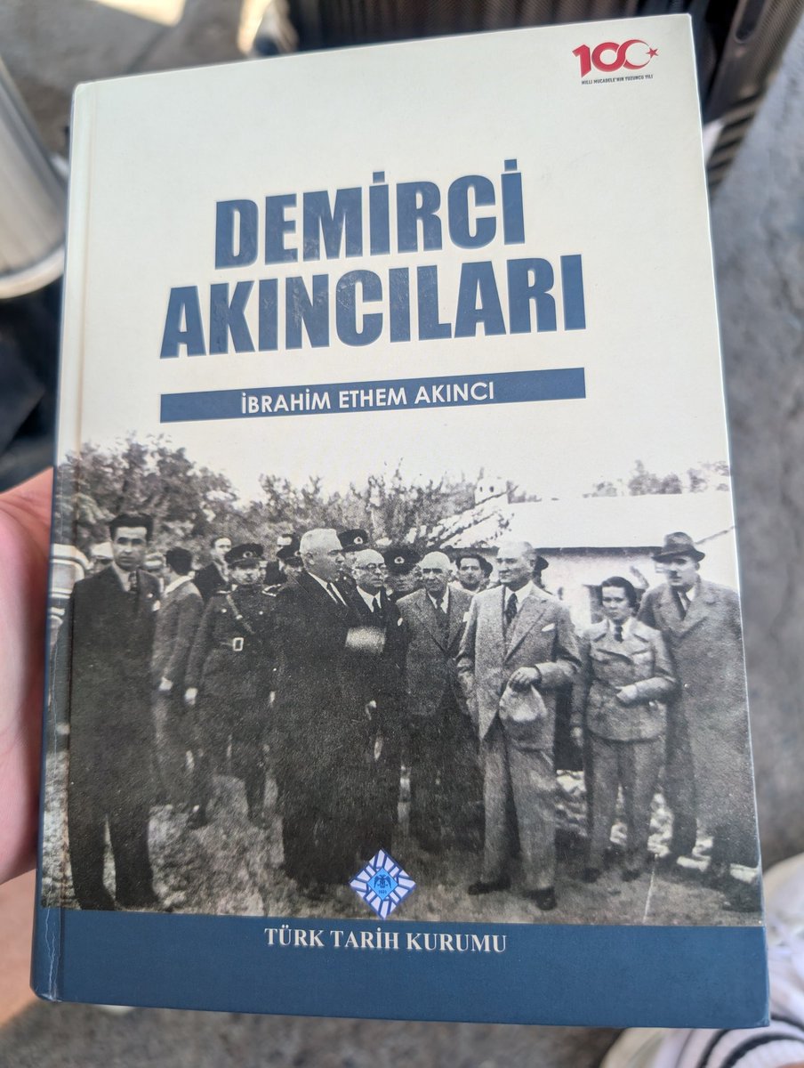 Kmetehang's tweet photo. Demirci Akıncıları, Ankara'daki milli hükümet'in Demirci'ye kaymakam olarak atadığı İbrahim Ethem'in önderliğinde çevre köylerden toplanarak kurulan, Yağcı dağı mevkiinde düşmanı yurttan men edene kadar mütemadiyen çalışmaya yemin eden mahalli bir silahlı direniş grubu. https://t.co/vq5g8vrjuR