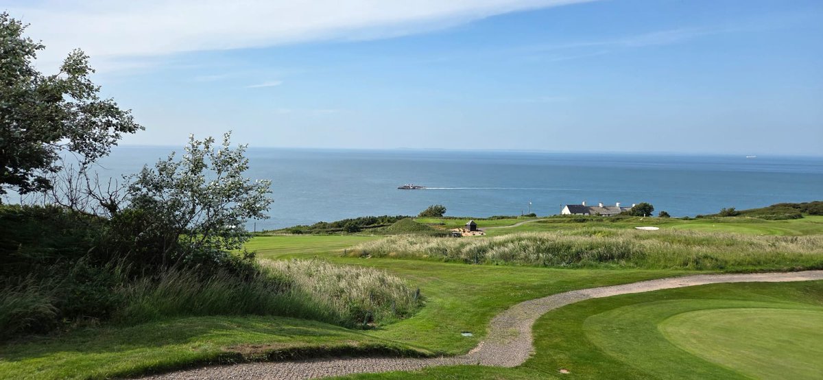🌞With a change for the better in the weather, there could not be a better time to pop up and play on probably the most attractive course in the South West of England ⛳ 🏴󠁧󠁢󠁥󠁮󠁧󠁿

📷 Dean Evans

#IlfracombeGolfClub #SeeTheSeaFromEveryTee #VisitIlfracombe