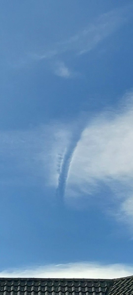 sisterhaze's tweet image. Watton Norfolk #TheClearSkiesMovement #chemtrails #sunBlocking