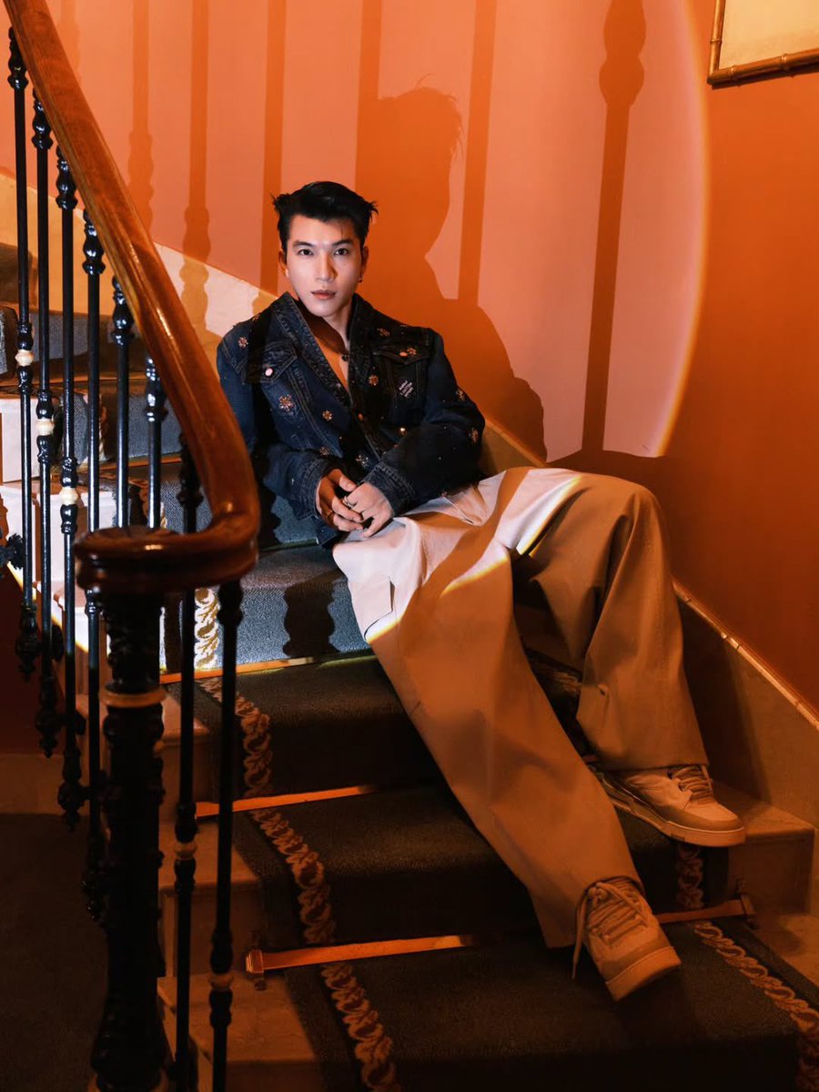 NhuVu_124's tweet photo. When timeless French fashion meets rising Vietnamese artistry, it becomes a moment of pure creative expression.
Grateful to @LouisVuitton for recognizing HIEUTHUHAI’s voice this season.
🇻🇳🇻🇳🇻🇳
HIEUTHUHAI in Paris for LVMenSS26
#HIEUTHUHAIxLVMenSS26 https://t.co/iFURie3PqC