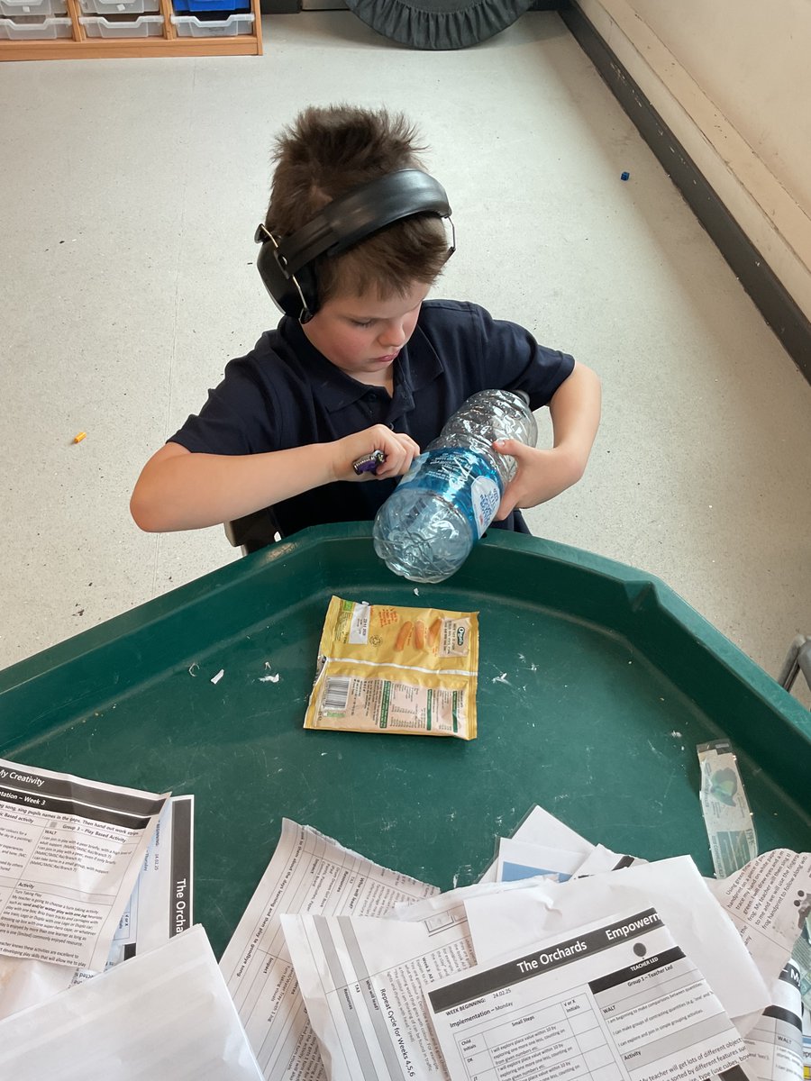 Orchards_School's tweet image. Meadows 3 have been doing a fantastic job sorting the rubbish bin and building their recycling skills — great teamwork and care for the environment! 💚👏 @BrrightFuturesET

#Meadows3 #EcoWarriors #RecyclingHeroes #HelpingOurPlanet #EarlyYearsEcoSkills #LearningForTheFuture