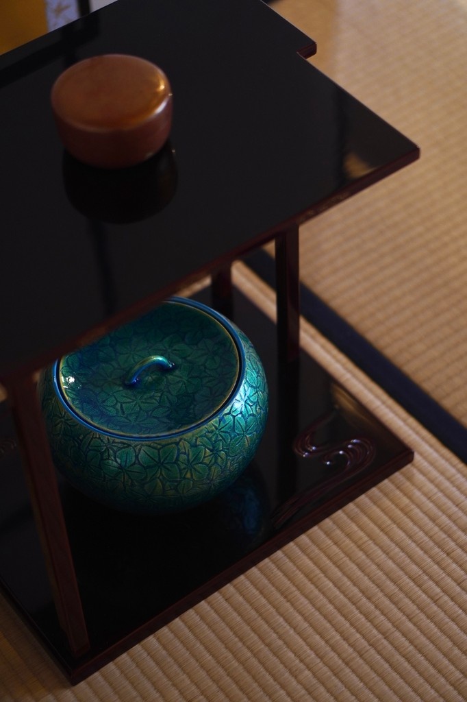 Mat_Cha_Doh's tweet photo. [ルーフトップで愉しむ茶事] 茶人・土井宗満氏による極上のおもてなし⁠

気軽なのに本格的、ちょうど良いと好評をいただいています。

https://t.co/rjrU3oY9IP

#茶道 #茶事 #お茶のある暮らし #和モダン #休日の過ごし方 #禅 #四季折々 #抹茶道 https://t.co/vqST7nMfjA