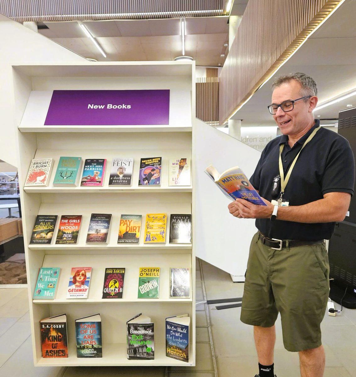 TheHiveWorcs's tweet image. We've had our new book delivery! Check out the new fiction stock on display on level 1 📚🚚