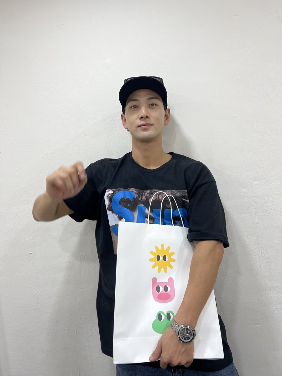 [#B_hind]
2025.06.27
팀백호 산타클로스
  
#백호 #강동호 #BAEKHO #KANGDONGHO