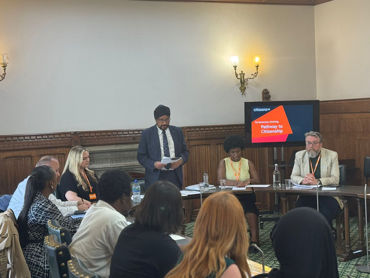 CitizensUK's tweet image. We can’t end poverty, homelessness, or inequality without fixing the UK’s broken citizenship system.  

Yesterday, community leaders met MPs in the Citizenship Network to share their experiences of a broken immigration system &amp;amp; ways to work together. 

citizensuk.org/campaigns/migr…