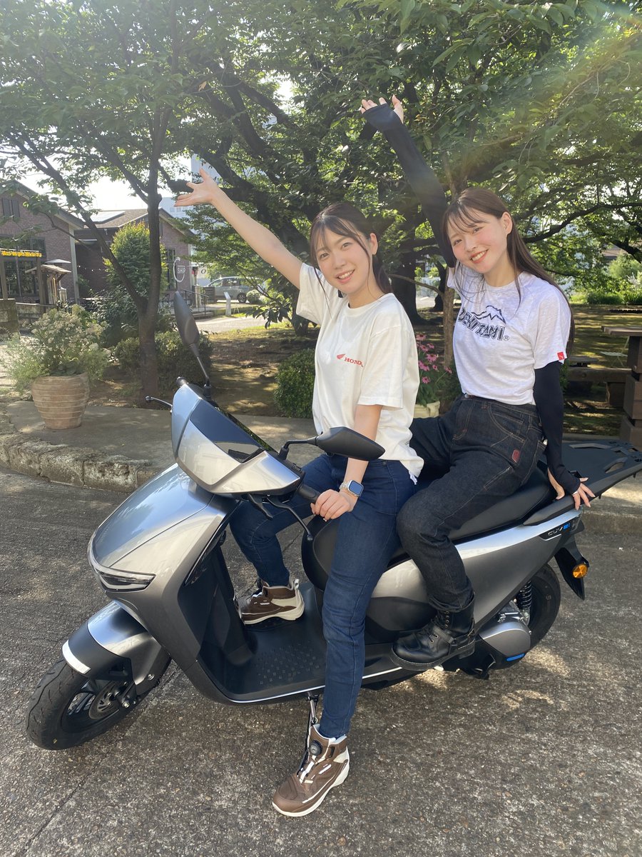 bikoongogo's tweet photo. 仲良しコンビ✌️
#Honda #CUVe: #竹川由華 #坂元誉梨 https://t.co/fZEtrB3wi6