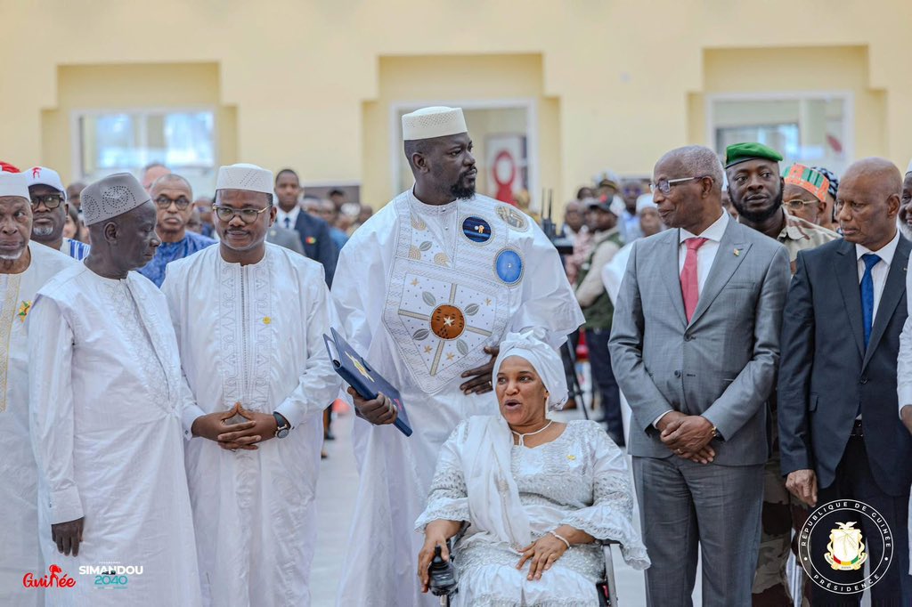 bahourykigna's tweet photo. Grande fierté après la remise officielle du projet de Constitution au Président Mamadi Doumbouya. C’est un tournant majeur pour le retour à l’ordre constitutionnel et une étape clé vers une République moderne et réconciliée. Ce texte, fruit d’un travail collectif, exigeant et inclusif, marque notre volonté commune de bâtir une Guinée nouvelle.
Je salue la vision du Président et le travail exceptionnel du CNT et de tous les Guinéens impliqués.
#EnsemblePourLaGuinée🇬🇳