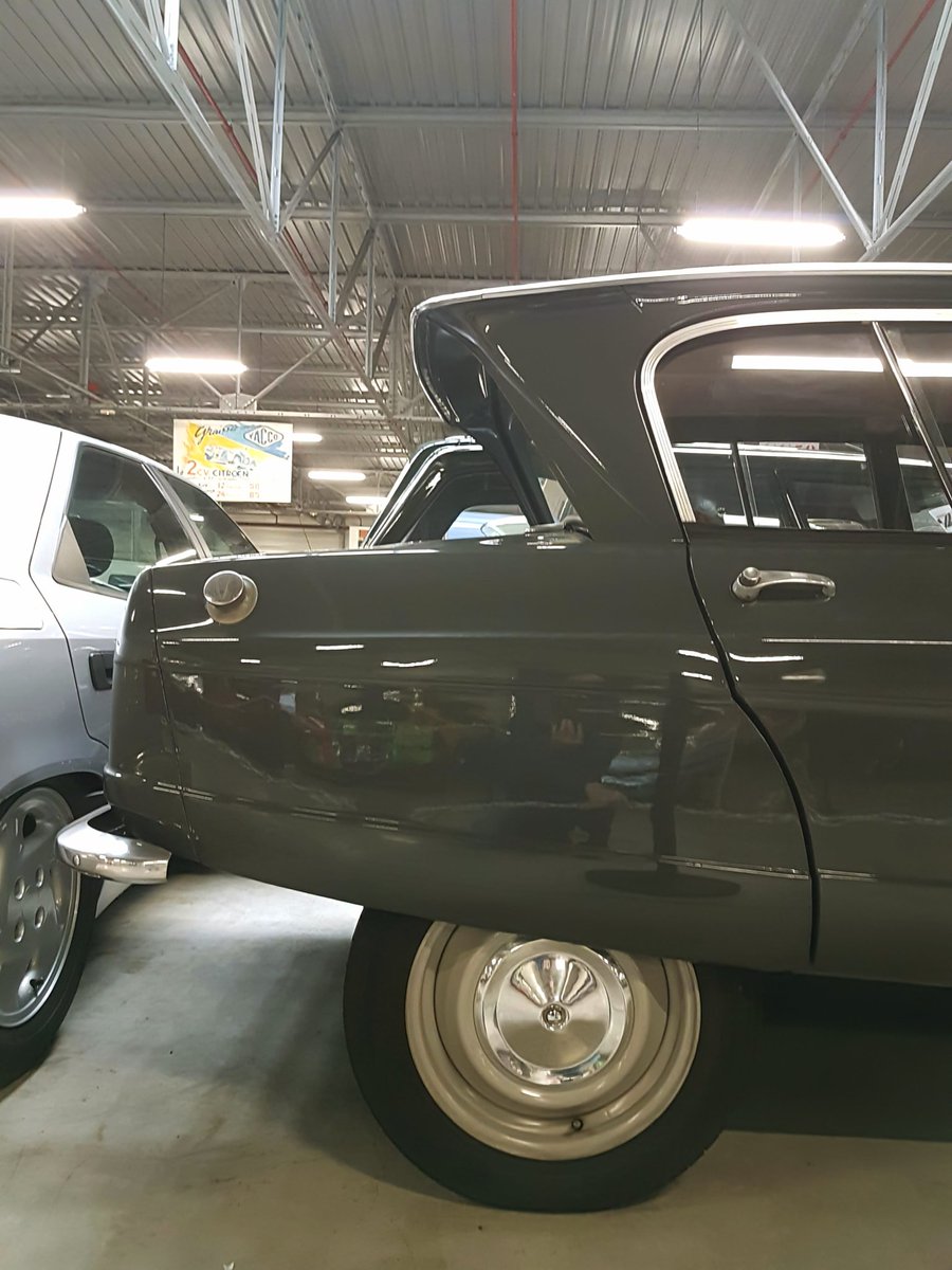 MotoNutJob's tweet photo. #FrenchCarFriday
#lèFordAnglia
#ArryPooterandthelonglunch
#noyoufuckoff
#Hashtagfriday https://t.co/swZiYKKekv