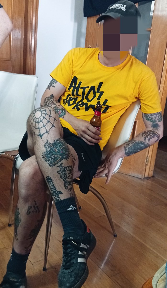 altisimoshornos's tweet image. 100 camisetas vendidas en menos de un mes, cagondios, estáis chalaos.

Vamos a hacer nuevo pedido a nuestro dealer y las tendremos junto a los 7" cuando anunciemos próxima aparición estelar, esta vez, por fin, FUERA de Madrid.

🚨🚨🚨